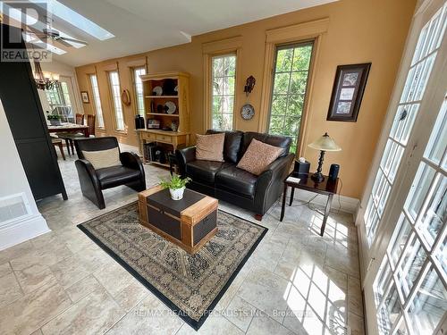 113 Claremont Drive, Hamilton (Southam), ON - Indoor Photo Showing Living Room