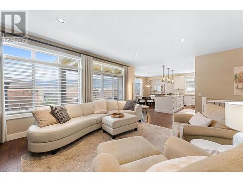 13166 Porter Drive, Lake Country, BC - Indoor Photo Showing Living Room