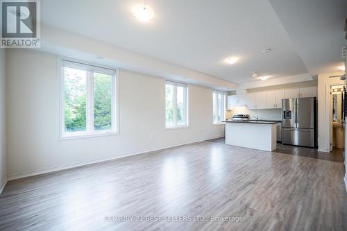 45 - 383 Dundas Street E, Hamilton (Waterdown), ON - Indoor Photo Showing Kitchen