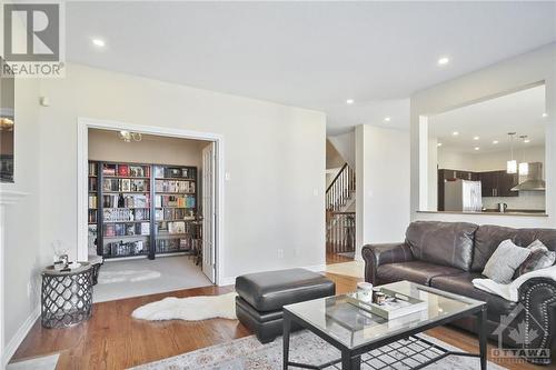 302 Saddleridge Drive, Ottawa, ON - Indoor Photo Showing Living Room