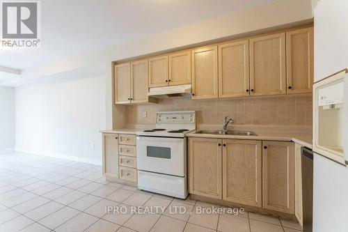 55 Pottery Place, Vaughan (East Woodbridge), ON - Indoor Photo Showing Kitchen With Double Sink