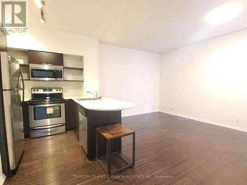 912 - 35 Hayden Street, Toronto (Church-Yonge Corridor), ON - Indoor Photo Showing Kitchen With Stainless Steel Kitchen