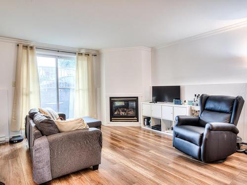 Living room - 101-70 Av. Brown, Vaudreuil-Dorion, QC - Indoor Photo Showing Living Room With Fireplace