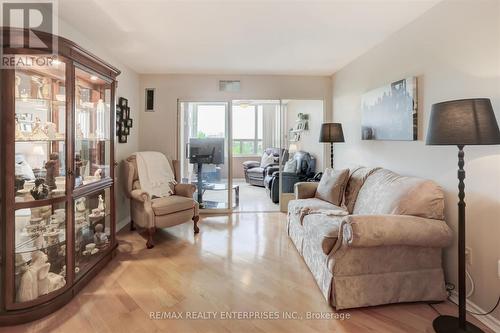 605 - 10 Malta Avenue, Brampton (Fletcher'S Creek South), ON - Indoor Photo Showing Living Room