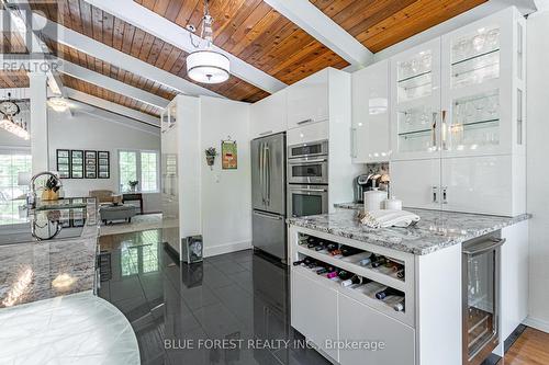 5721 Marion Street, Thames Centre (Dorchester), ON - Indoor Photo Showing Kitchen