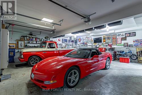 5721 Marion Street, Thames Centre (Dorchester), ON - Indoor Photo Showing Garage