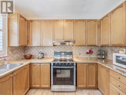 74 Thomas Legge Crescent, Richmond Hill, ON - Indoor Photo Showing Kitchen