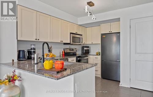 410 - 1235 Bayly Street, Pickering, ON - Indoor Photo Showing Kitchen With Upgraded Kitchen