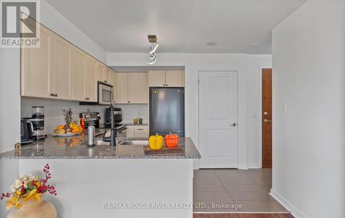 410 - 1235 Bayly Street, Pickering, ON - Indoor Photo Showing Kitchen