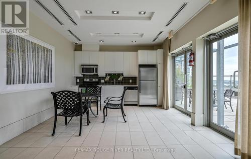 410 - 1235 Bayly Street, Pickering, ON - Indoor Photo Showing Kitchen