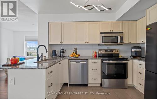 410 - 1235 Bayly Street, Pickering, ON - Indoor Photo Showing Kitchen With Upgraded Kitchen