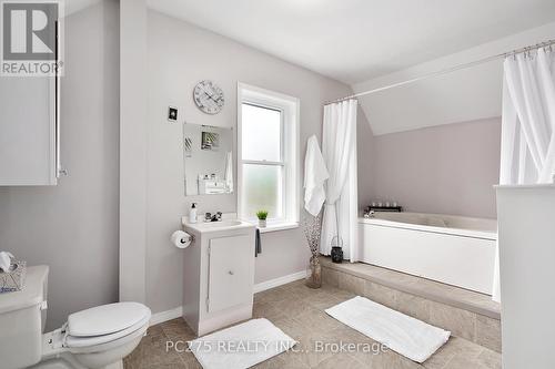 121 Currie Road, Dutton/Dunwich (Dutton), ON - Indoor Photo Showing Bathroom