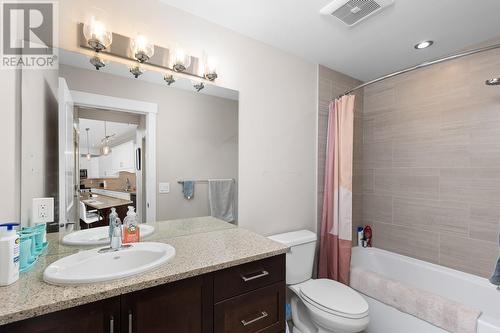 1165 Sutherland Avenue Unit# 410, Kelowna, BC - Indoor Photo Showing Bathroom