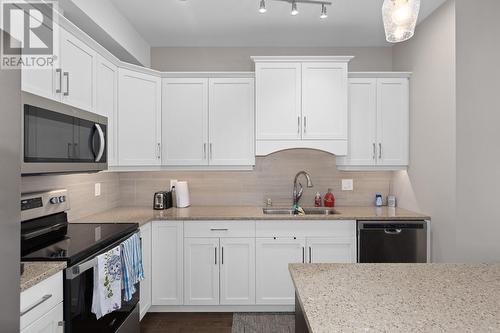 1165 Sutherland Avenue Unit# 410, Kelowna, BC - Indoor Photo Showing Kitchen With Stainless Steel Kitchen With Double Sink With Upgraded Kitchen