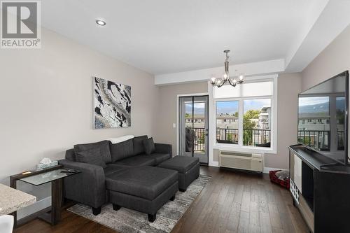 1165 Sutherland Avenue Unit# 410, Kelowna, BC - Indoor Photo Showing Living Room