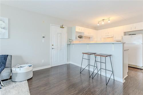 1800 Walkers Line|Unit #310, Burlington, ON - Indoor Photo Showing Kitchen