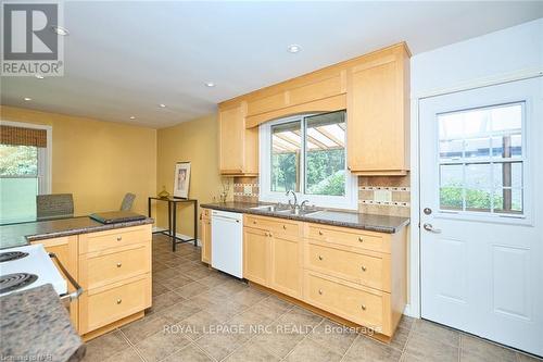 50 Trelawne Drive, St. Catharines, ON - Indoor Photo Showing Kitchen With Double Sink