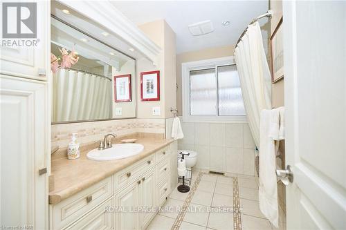 50 Trelawne Drive, St. Catharines, ON - Indoor Photo Showing Bathroom