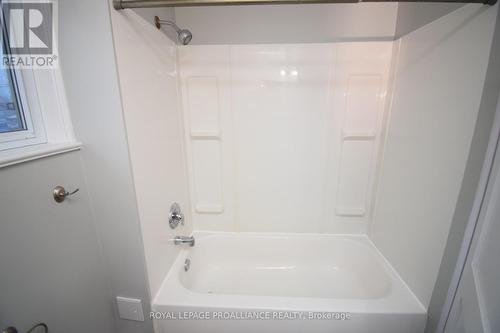 158 Dundas Street E, Belleville, ON - Indoor Photo Showing Bathroom