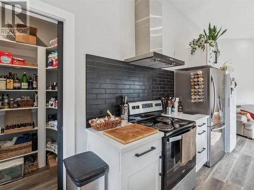 1278 Kai  Road, Nelson, BC - Indoor Photo Showing Kitchen