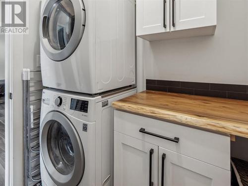 1278 Kai Road, Nelson, BC - Indoor Photo Showing Laundry Room