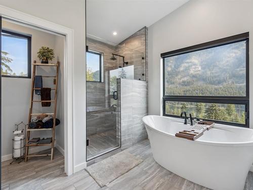 1278 Kai Road, Nelson, BC - Indoor Photo Showing Bathroom