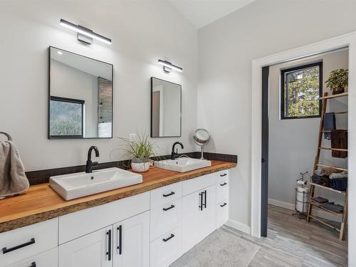 1278 Kai Road, Nelson, BC - Indoor Photo Showing Bathroom