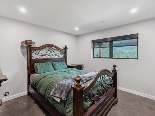 1278 Kai Road, Nelson, BC - Indoor Photo Showing Bedroom