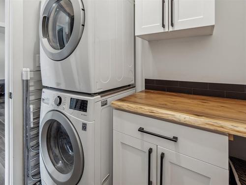 1278 Kai Road, Nelson, BC - Indoor Photo Showing Laundry Room