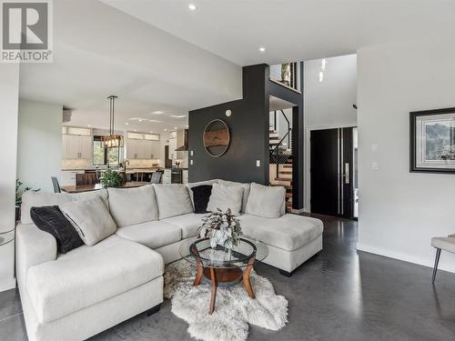 1278 Kai Road, Nelson, BC - Indoor Photo Showing Living Room