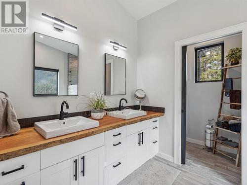 1278 Kai Road, Nelson, BC - Indoor Photo Showing Bathroom