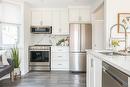 136 East 35Th Street, Hamilton, ON  - Indoor Photo Showing Kitchen With Double Sink With Upgraded Kitchen 