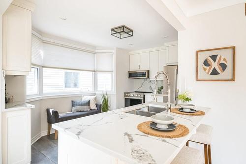 136 East 35Th Street, Hamilton, ON - Indoor Photo Showing Kitchen With Double Sink