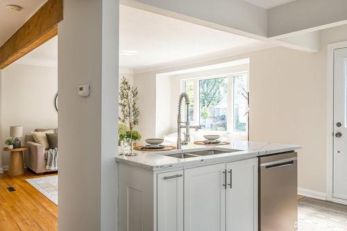 136 East 35Th Street, Hamilton, ON - Indoor Photo Showing Kitchen With Double Sink