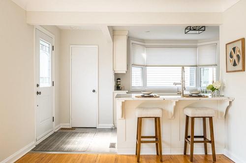 136 East 35Th Street, Hamilton, ON - Indoor Photo Showing Kitchen