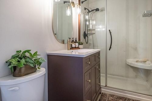 136 East 35Th Street, Hamilton, ON - Indoor Photo Showing Bathroom