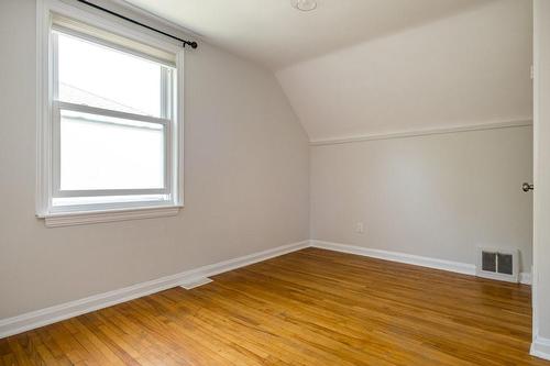 136 East 35Th Street, Hamilton, ON - Indoor Photo Showing Other Room