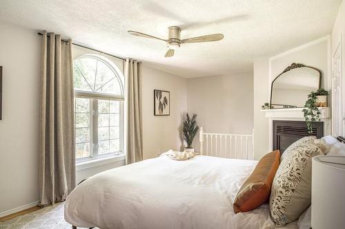 136 East 35Th Street, Hamilton, ON - Indoor Photo Showing Bedroom