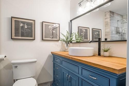 136 East 35Th Street, Hamilton, ON - Indoor Photo Showing Bathroom