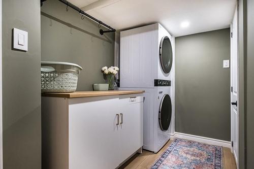 136 East 35Th Street, Hamilton, ON - Indoor Photo Showing Laundry Room