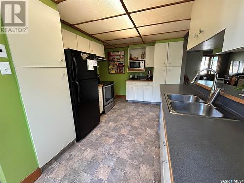 E 111 Wells Avenue E, Langenburg, SK - Indoor Photo Showing Kitchen With Double Sink