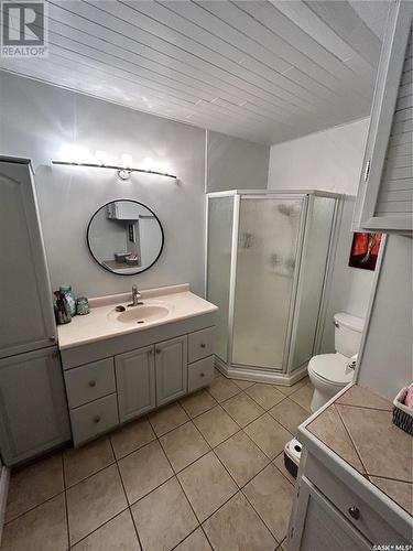 E 111 Wells Avenue E, Langenburg, SK - Indoor Photo Showing Bathroom