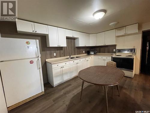 1 King Drive, Kindersley, SK - Indoor Photo Showing Kitchen With Double Sink