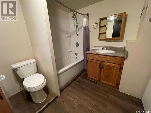 1 King Drive, Kindersley, SK - Indoor Photo Showing Bathroom