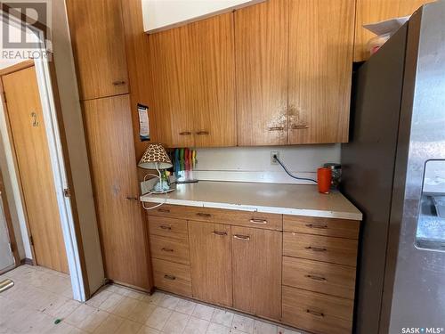 1 King Drive, Kindersley, SK - Indoor Photo Showing Kitchen