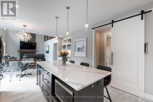 64 Valleyview Crescent, Middlesex Centre (Komoka), ON - Indoor Photo Showing Kitchen With Upgraded Kitchen