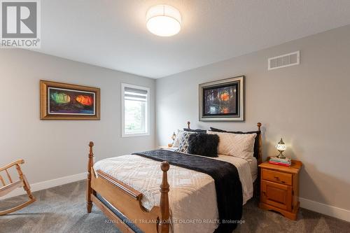 64 Valleyview Crescent, Middlesex Centre (Komoka), ON - Indoor Photo Showing Bedroom