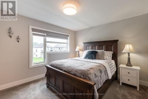 64 Valleyview Crescent, Middlesex Centre (Komoka), ON - Indoor Photo Showing Bedroom