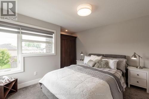 64 Valleyview Crescent, Middlesex Centre (Komoka), ON - Indoor Photo Showing Bedroom