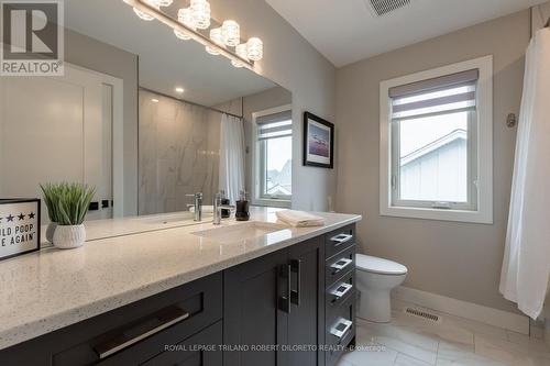 64 Valleyview Crescent, Middlesex Centre (Komoka), ON - Indoor Photo Showing Bathroom